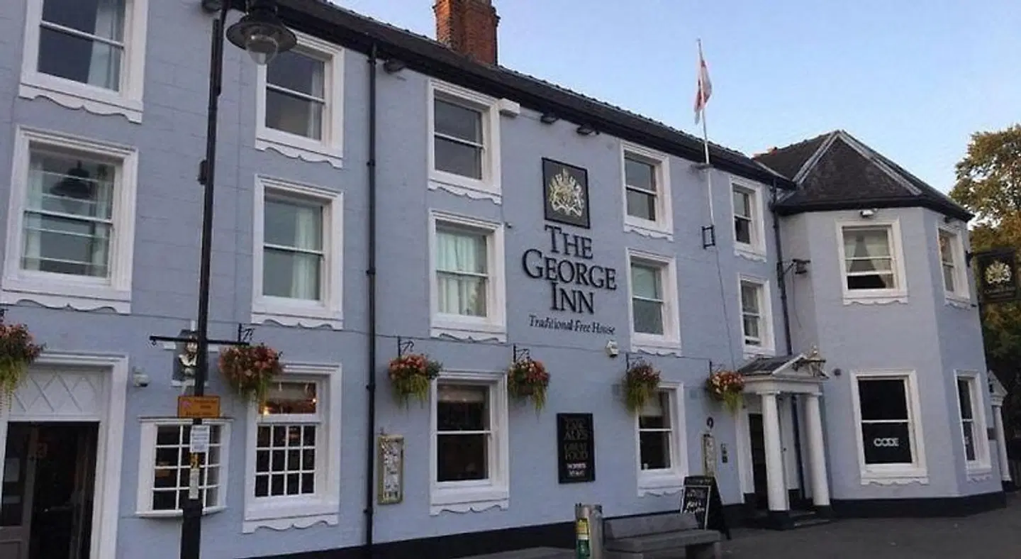 The George Inn EXTERIOR