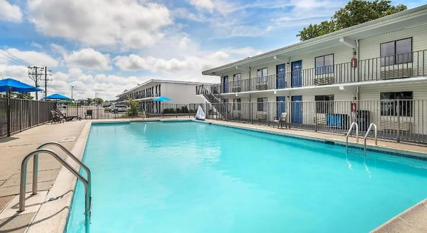 Motel 6 Norfolk, VA OUTDOOR_POOL