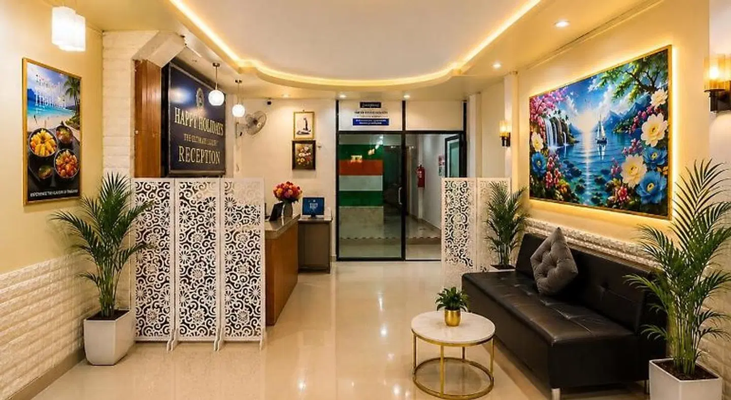 Happy Holidays LOUNGE_LOBBY