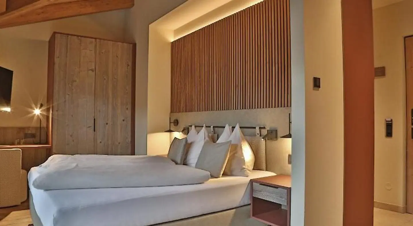 PEOPLES HOTEL ROOM_EXAMPLE