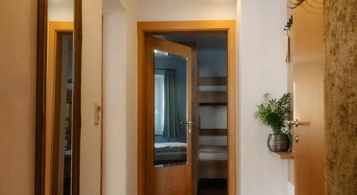 PEOPLES HOTEL ROOM_EXAMPLE