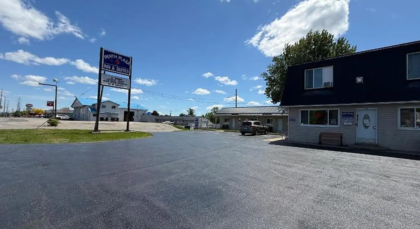 Perth Plaza Motel EXTERIOR