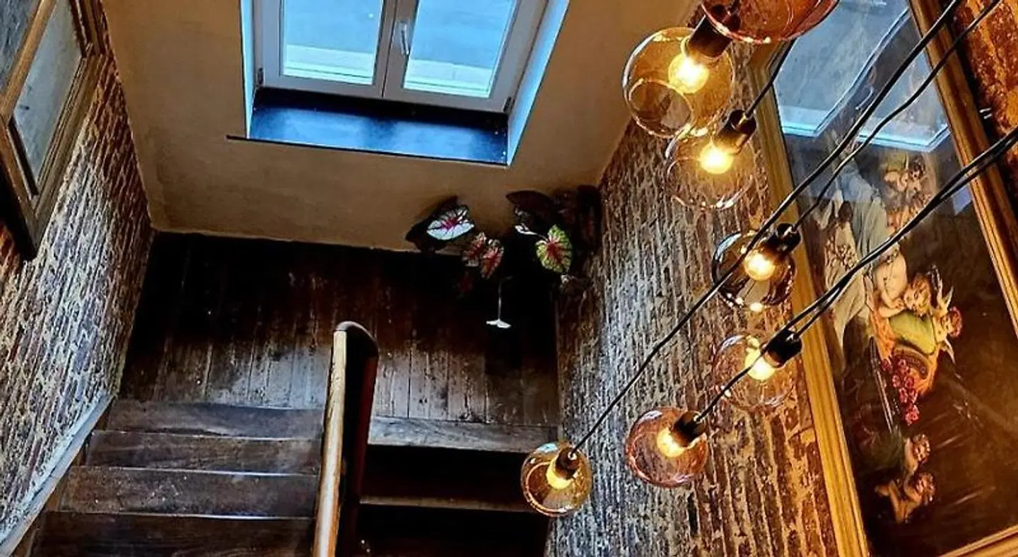 A Gen Kirk LOUNGE_LOBBY
