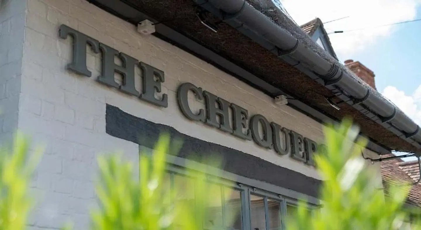 The Chequers at Burcot EXTERIOR