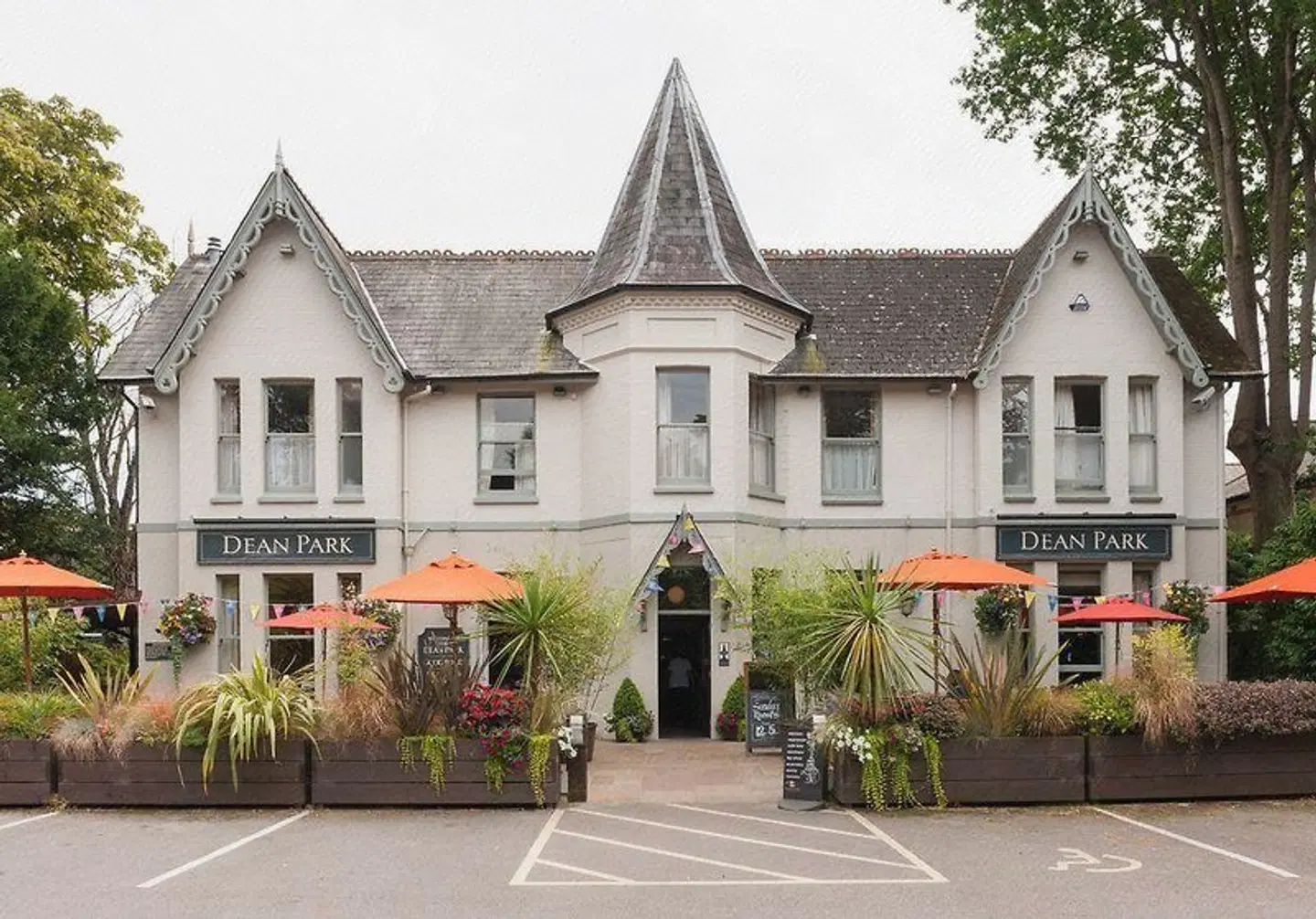 The Pavilion Arms EXTERIOR