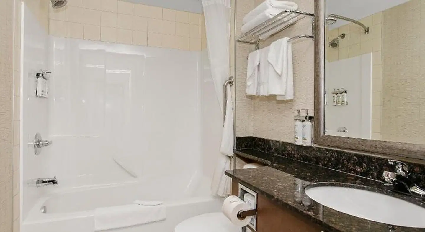 Holiday Inn & Suites Lloydminster by IHG Badezimmer