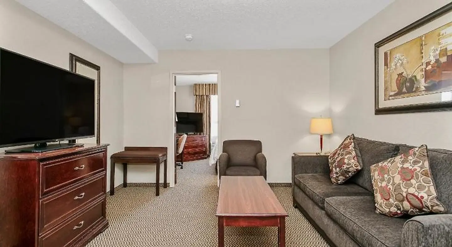 Holiday Inn & Suites Lloydminster by IHG ROOM_EXAMPLE