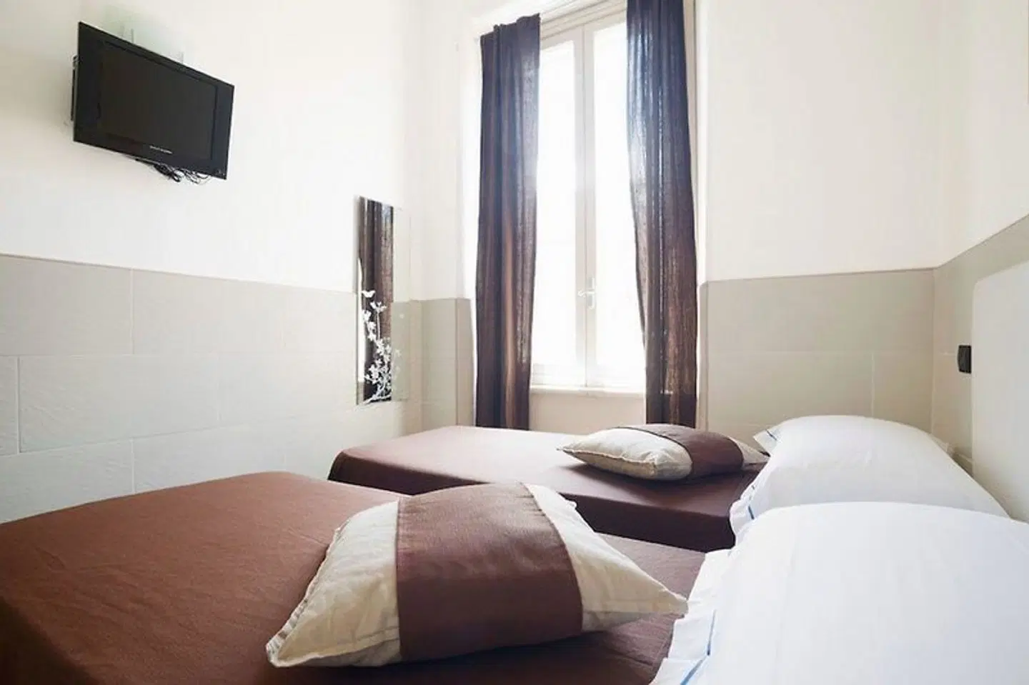 Indipendenza ROOM_EXAMPLE