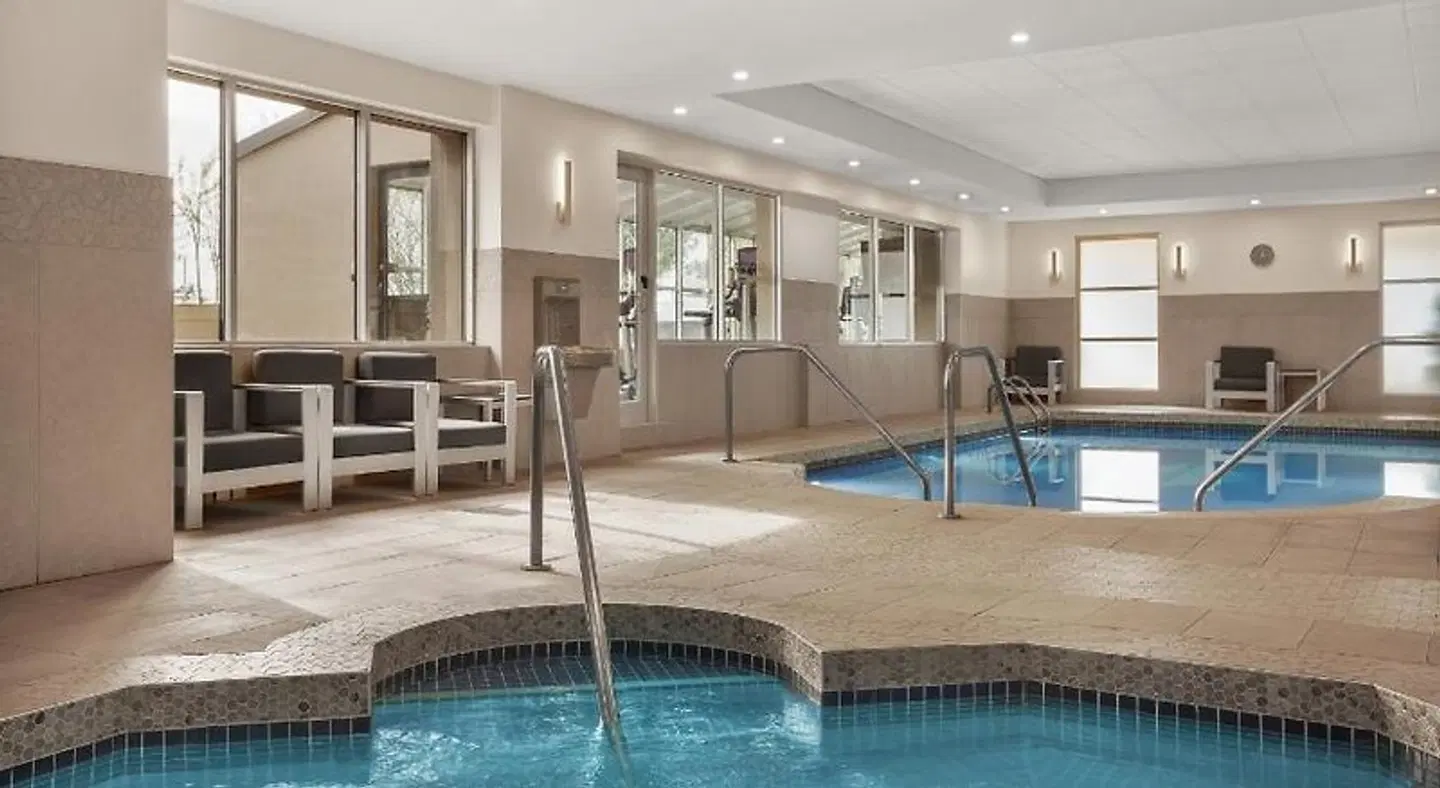 Holiday Inn Calgary Airport by IHG Hallenbad