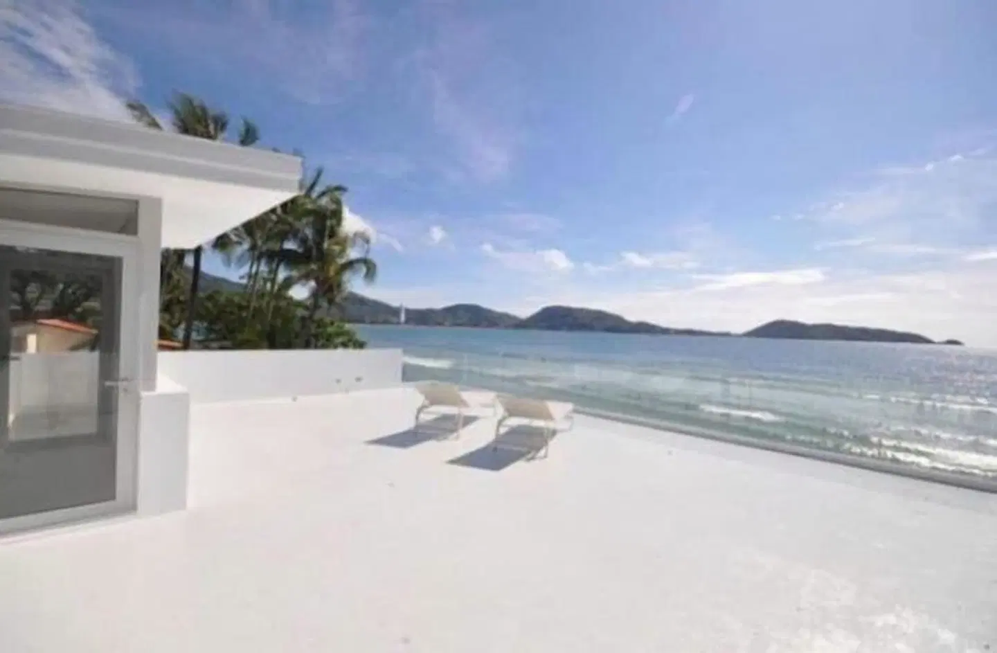 BB Patong Beach House Strand