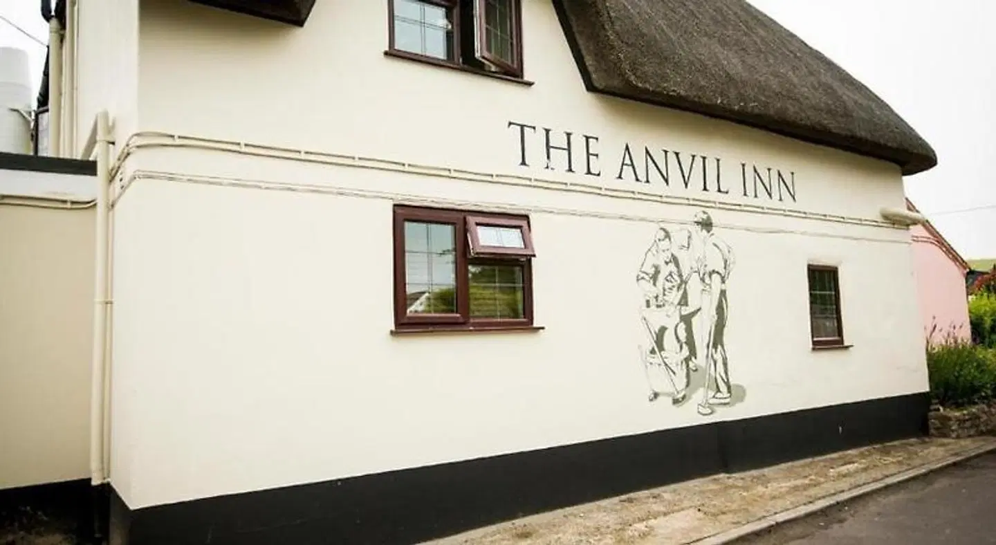 The Anvil Inn EXTERIOR