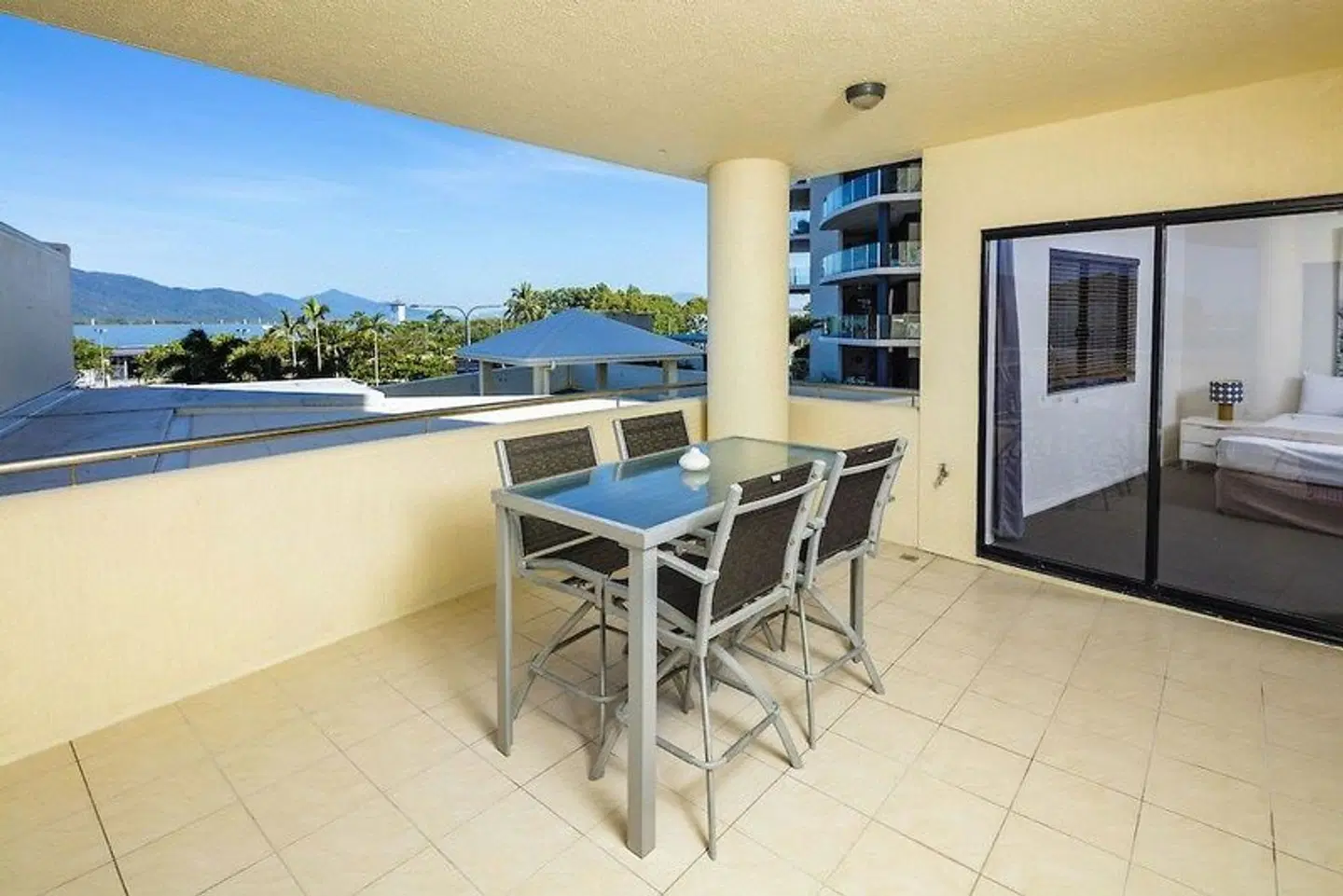 Jack & Newell Luxury Apartments Terrasse