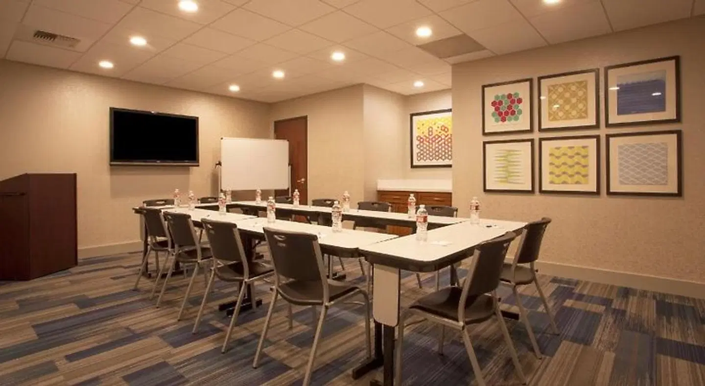 Holiday Inn Express & Suites Davis - University Area by IHG Konferenz