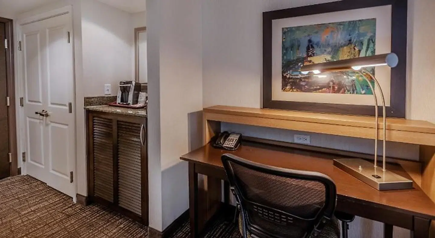 Holiday Inn Hotel & Suites Scottsdale North- Airpark ROOM_EXAMPLE