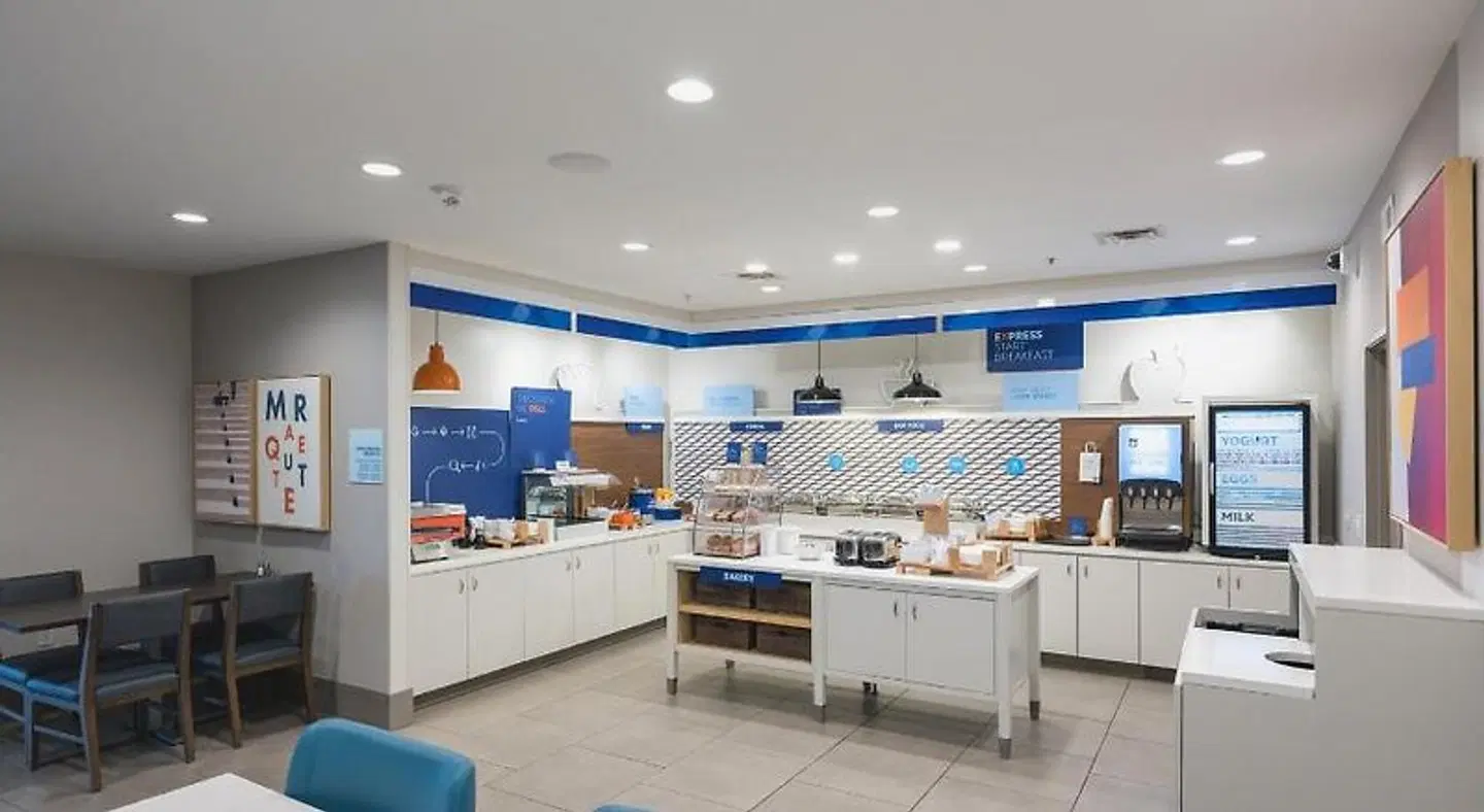 Holiday Inn Express & Suites Marquette by IHG Restaurant