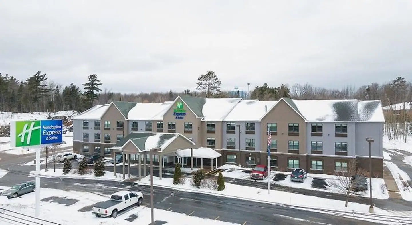 Holiday Inn Express & Suites Marquette by IHG EXTERIOR