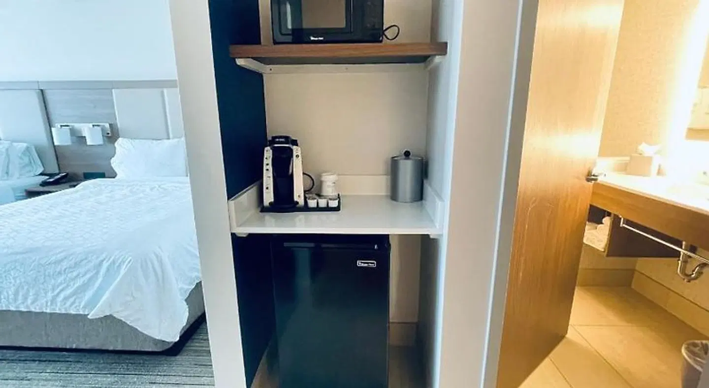 Holiday Inn Express & Suites Phoenix - Airport North by IHG ROOM_EXAMPLE