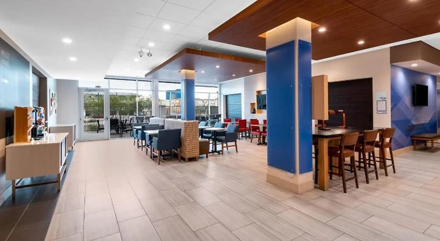 Holiday Inn Express & Suites Phoenix - Airport North by IHG LOUNGE_LOBBY
