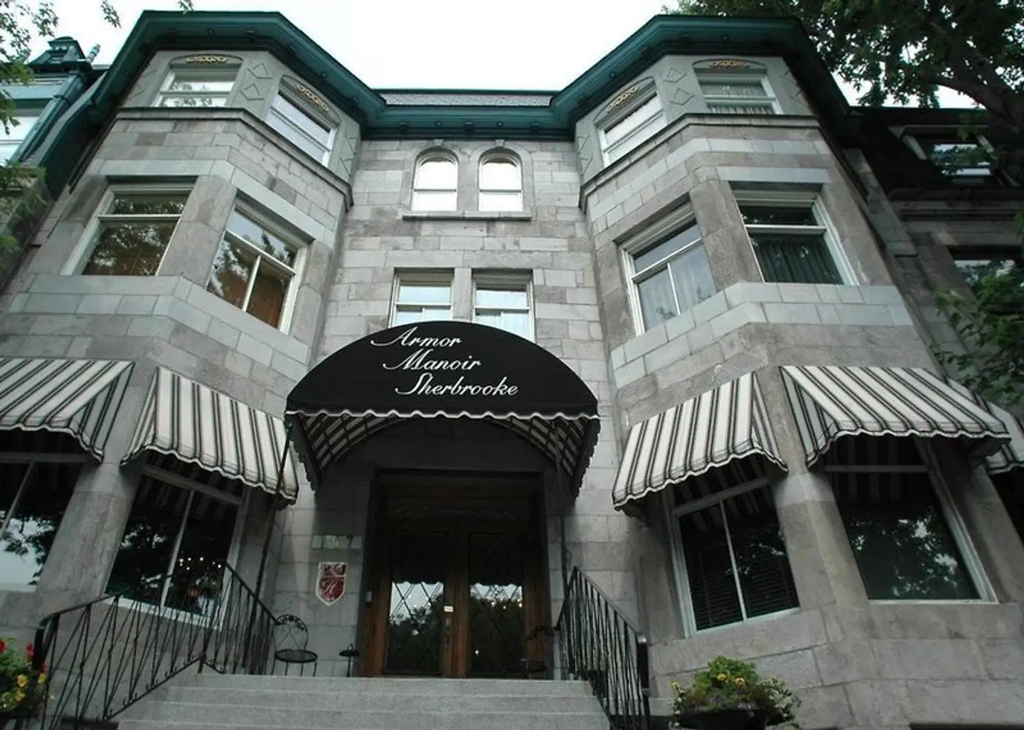 Hôtel Manoir Sherbrooke EXTERIOR