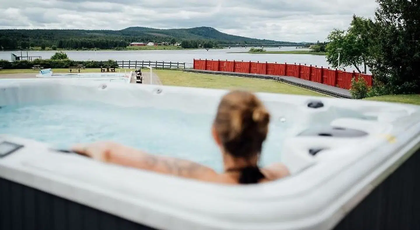 Grand Arctic Hotel OUTDOOR_POOL