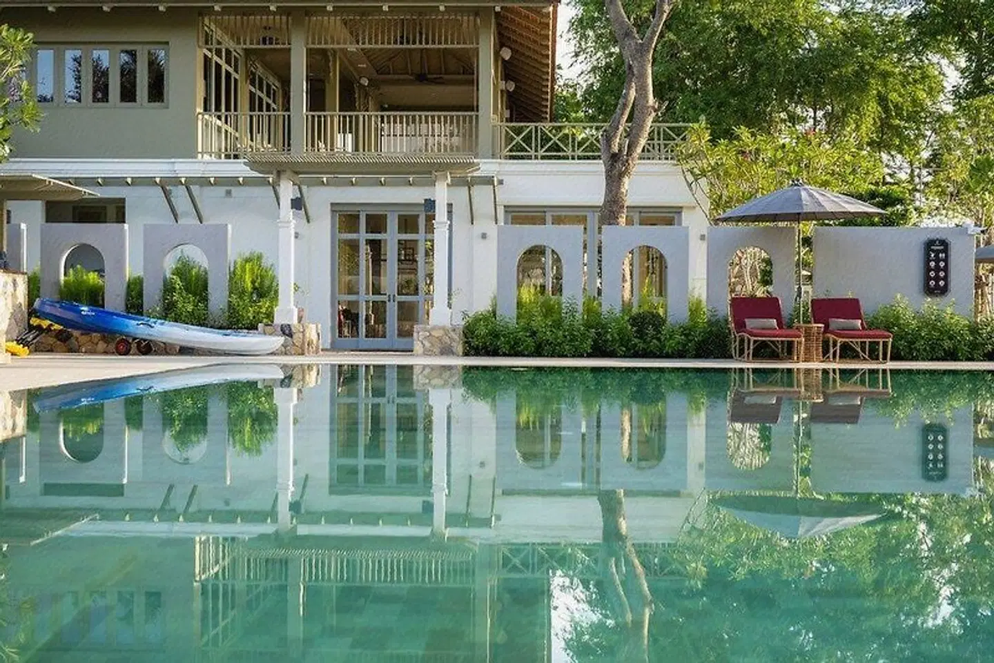 Charras Bhawan Hotel and Residences OUTDOOR_POOL