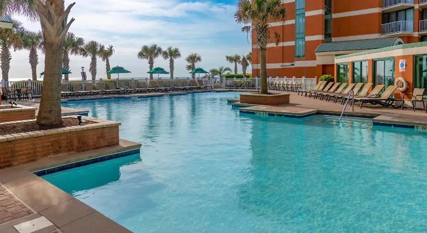 Holiday Inn & Suites Virginia Beach - North Beach by IHG OUTDOOR_POOL