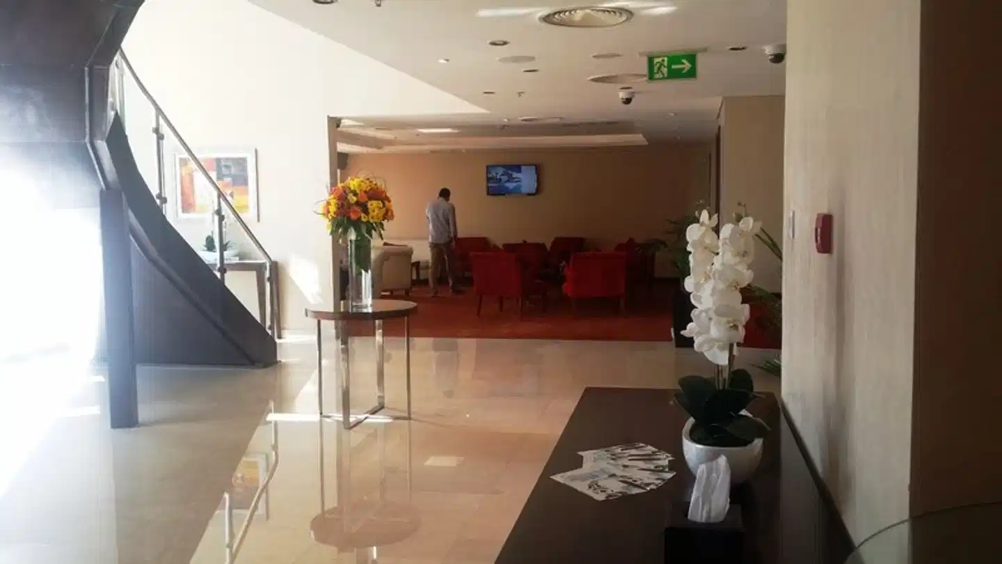 Mercure Dubai Barsha Heights Hotel Apartments Lobby