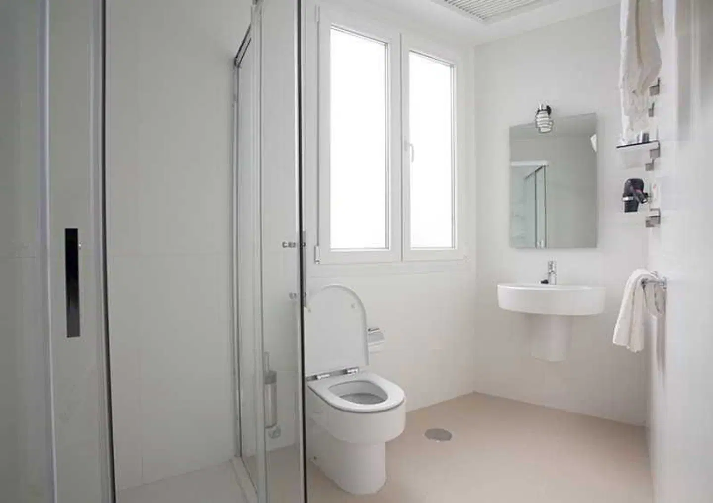 Picasso Suites Málaga Badezimmer