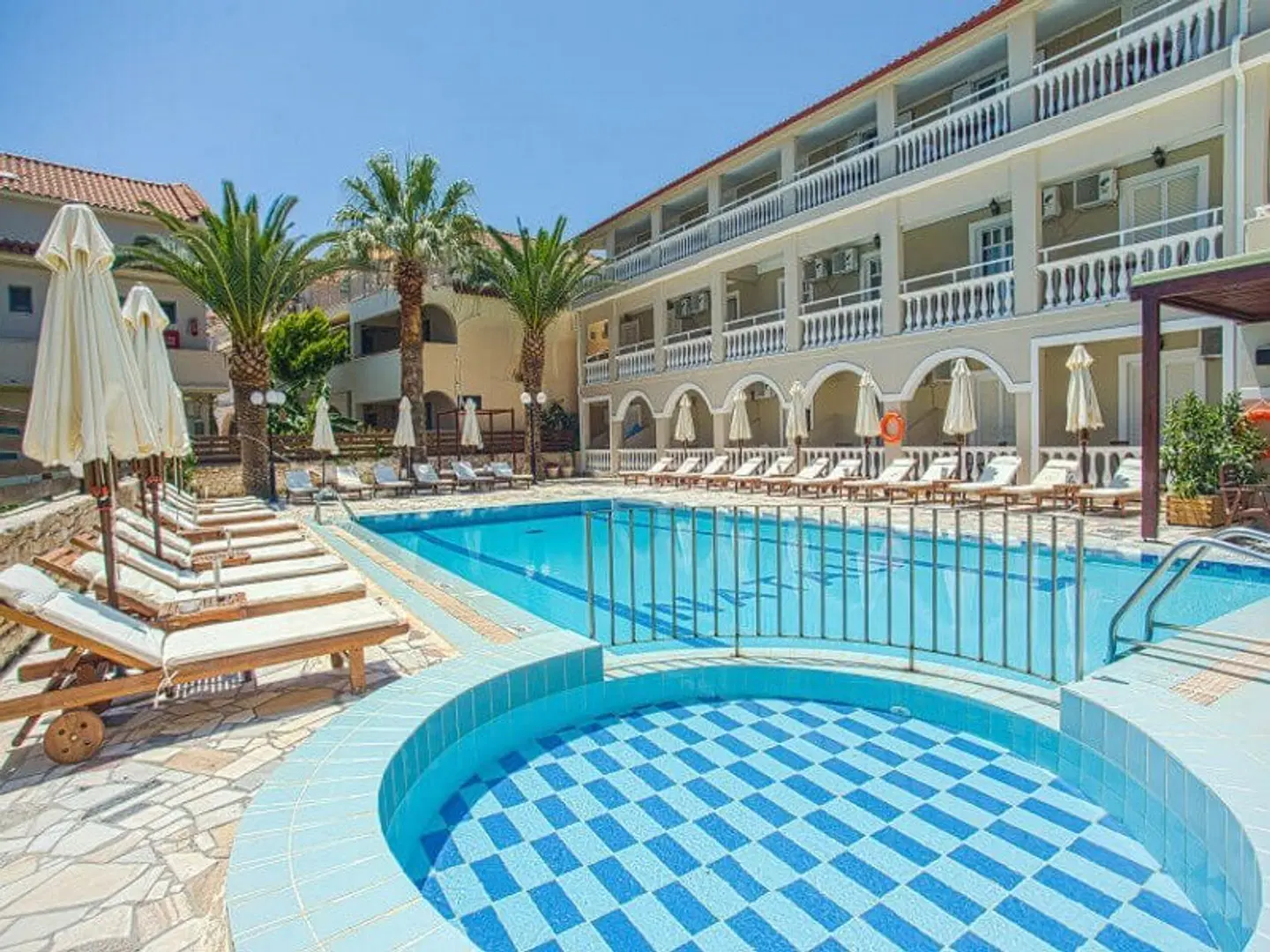 Natalie Hotel OUTDOOR_POOL