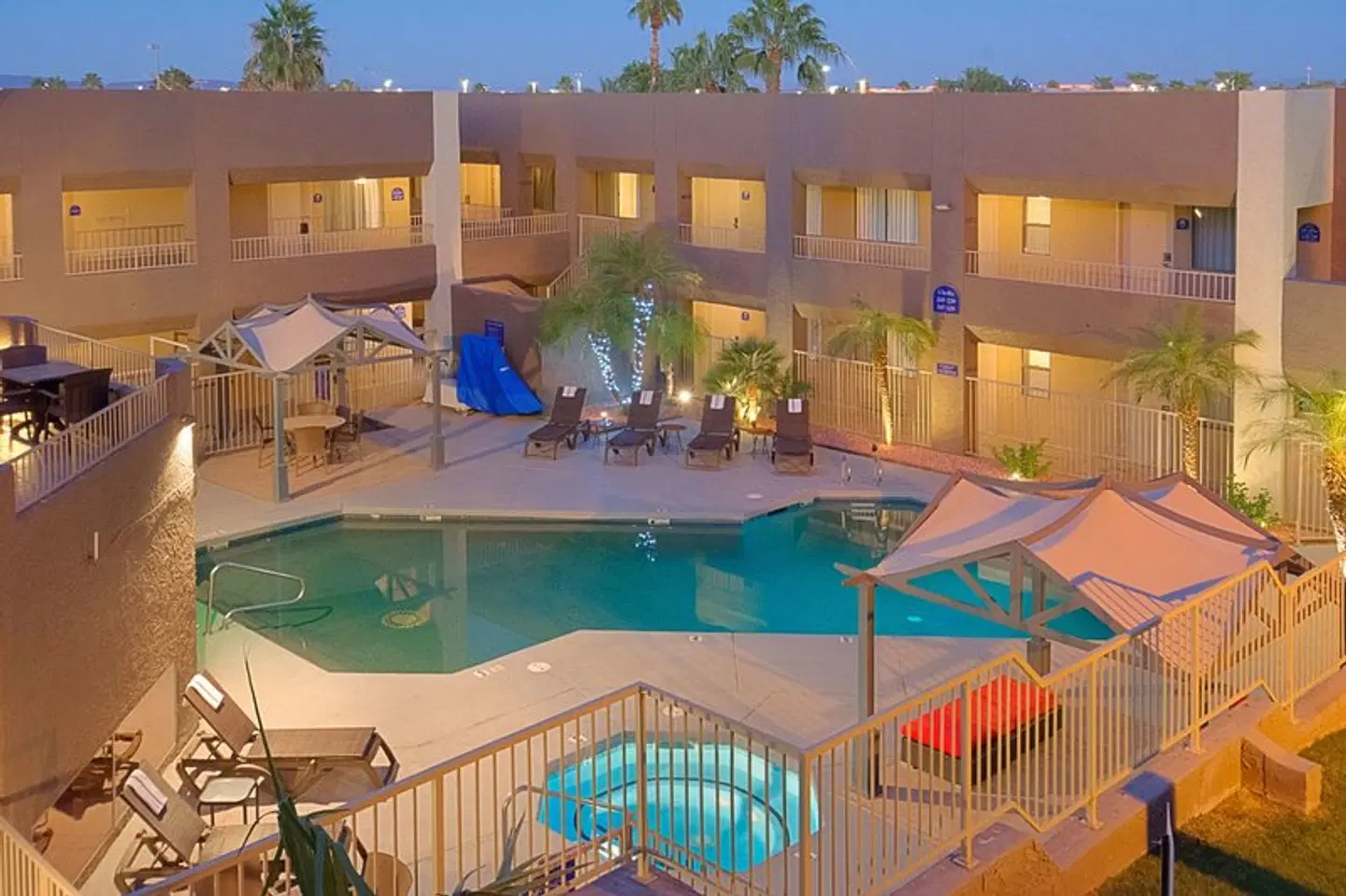 Best Western InnSuites Yuma Mall Hotel & Suites OUTDOOR_POOL