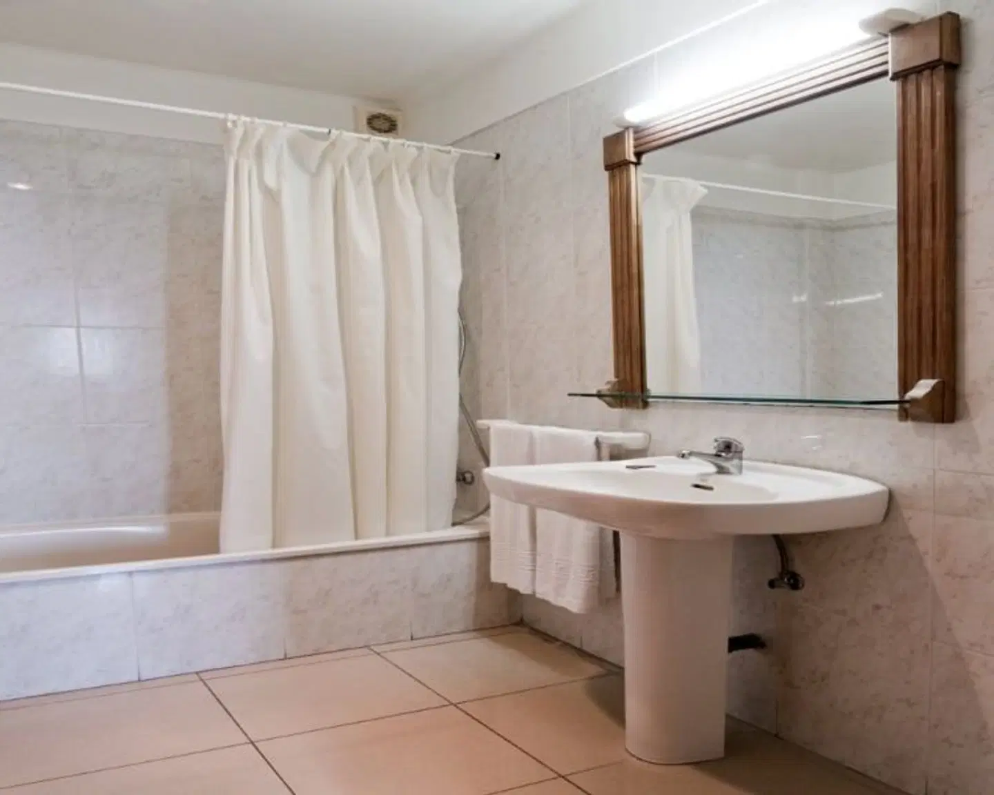 Apartamentos Las Mozas Badezimmer