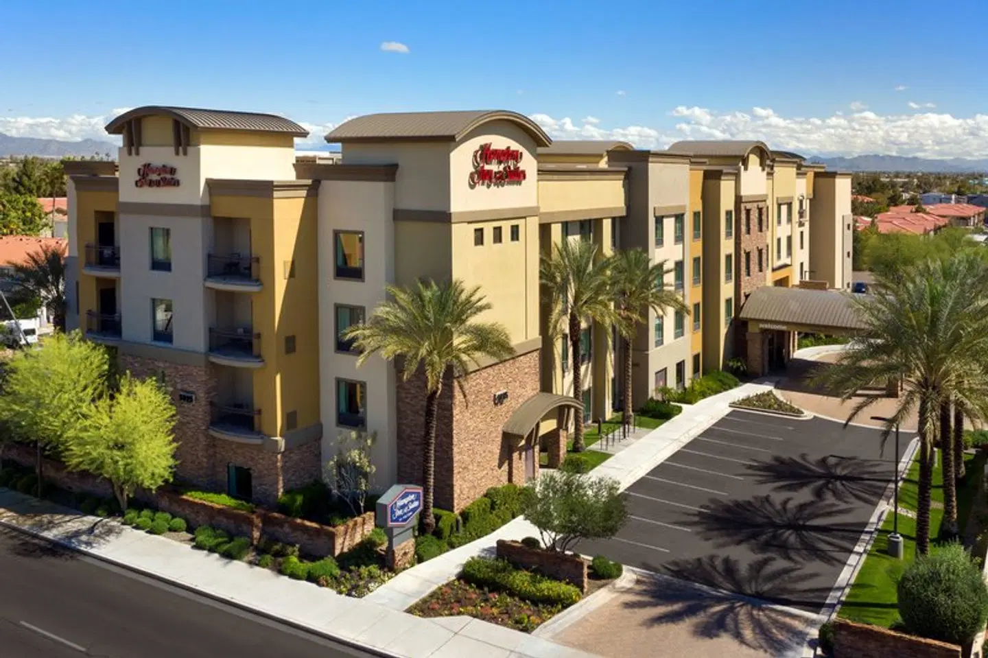 Hampton Inn & Suites Phoenix Tempe EXTERIOR