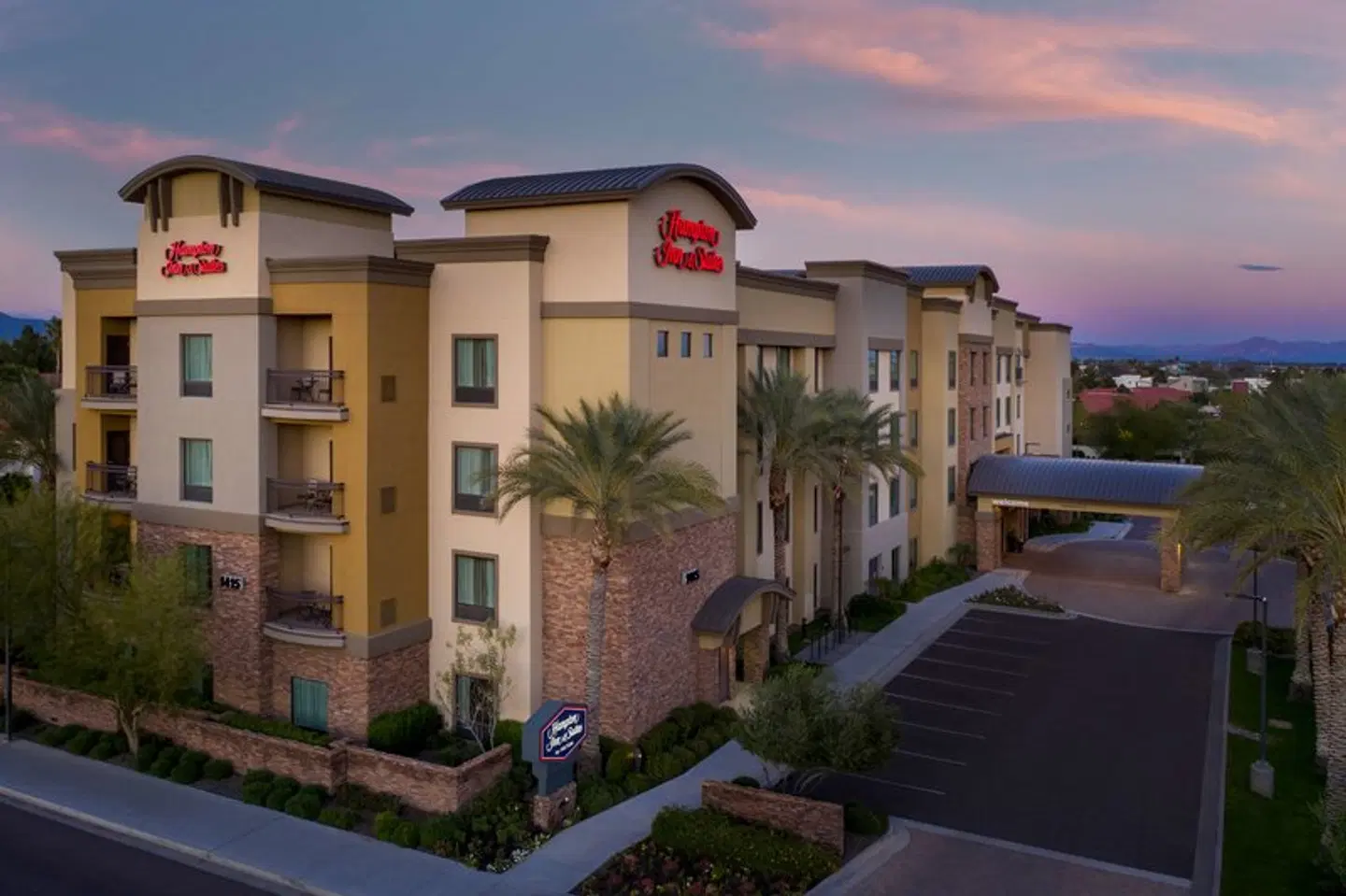 Hampton Inn & Suites Phoenix Tempe EXTERIOR