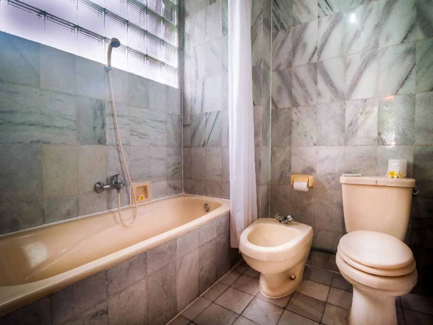 Melasti Beach Bungalows Badezimmer