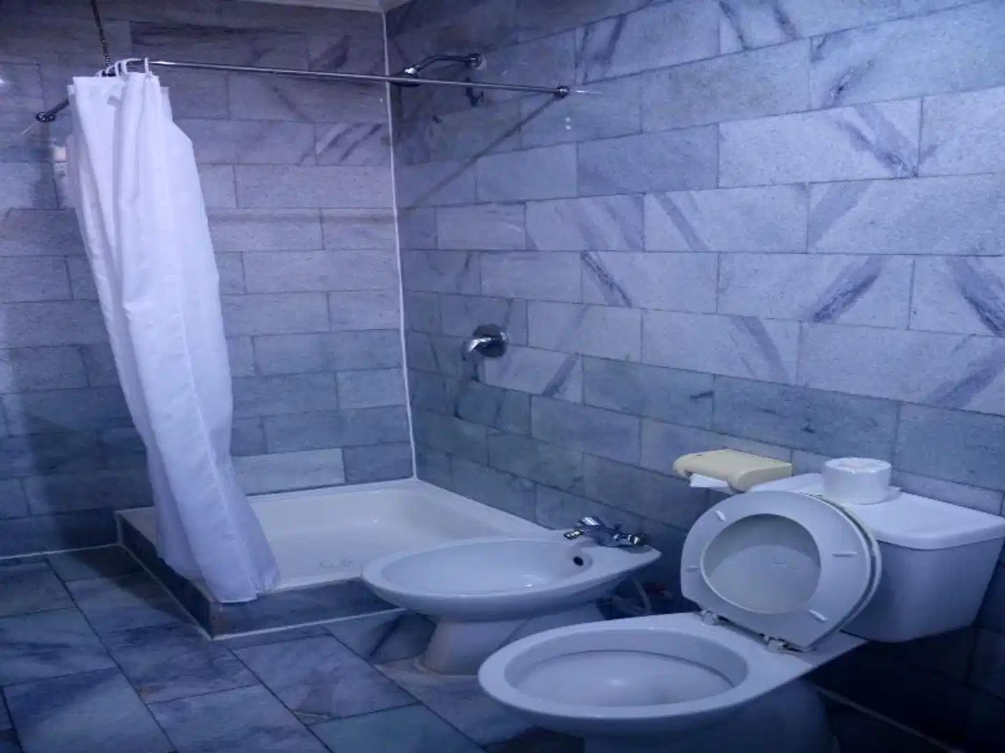 Melasti Beach Bungalows Badezimmer