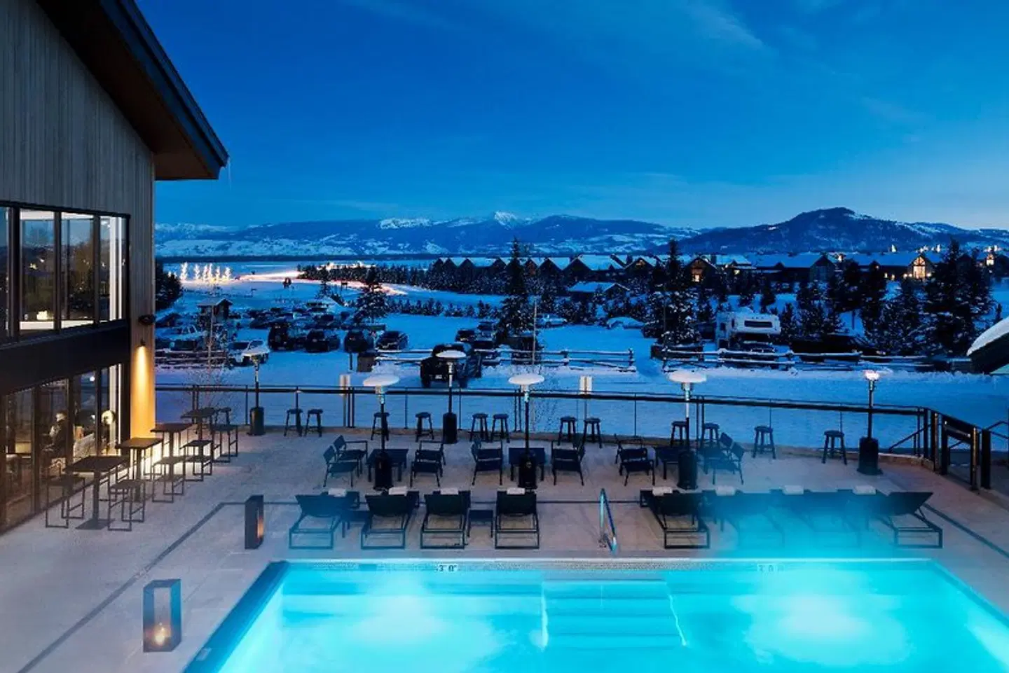 Continuum OUTDOOR_POOL