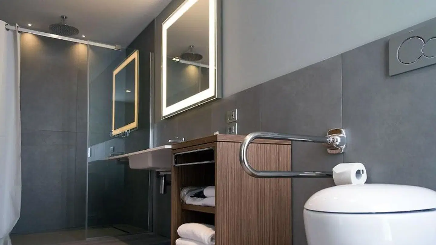 G Hotel Pescara Badezimmer