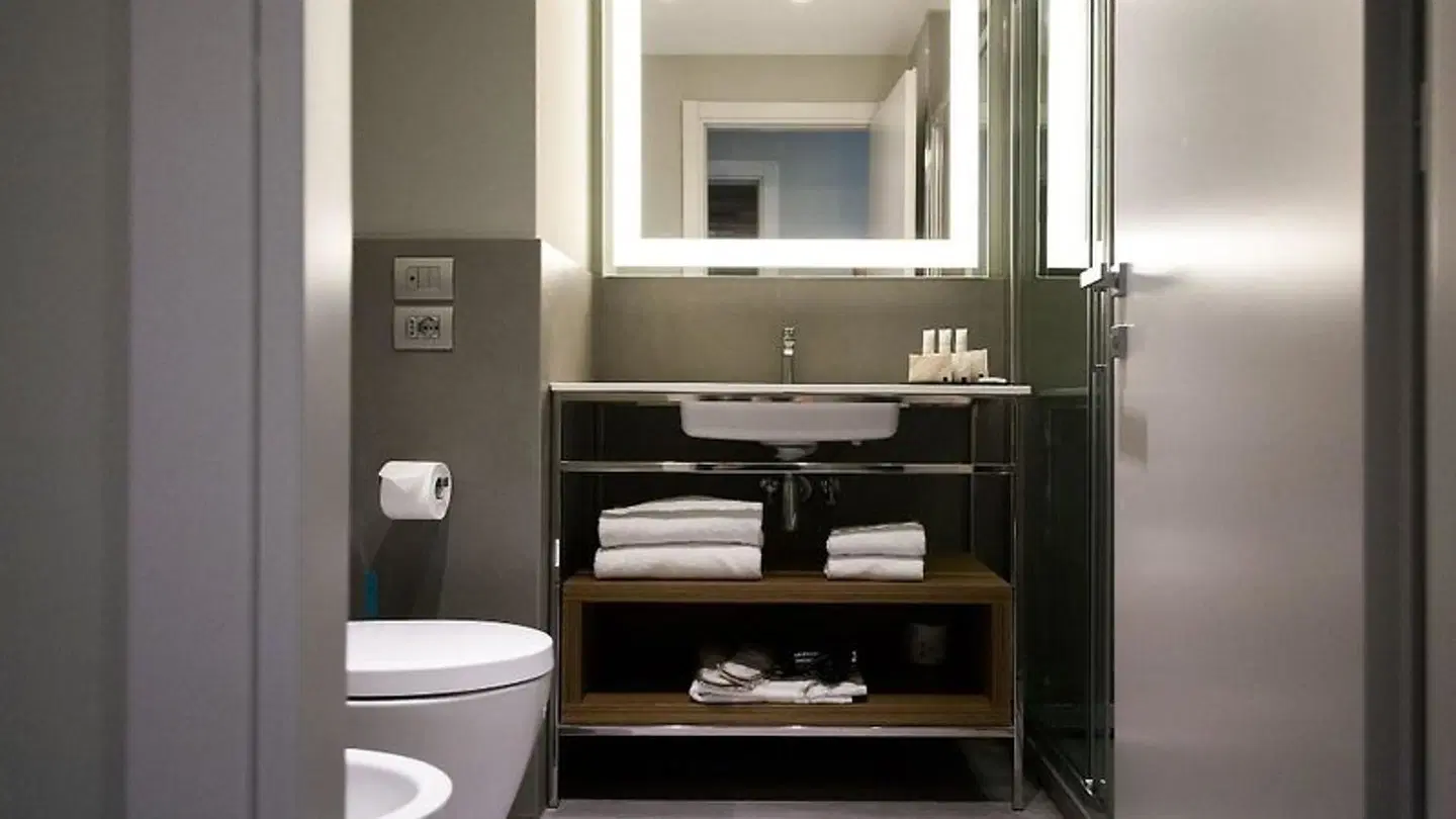 G Hotel Pescara Badezimmer