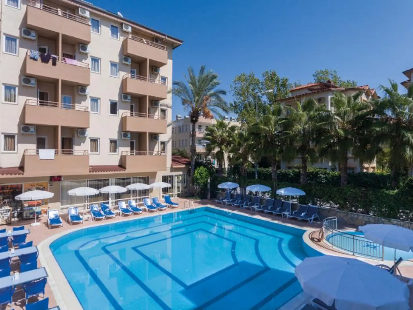 Helios Hotel OUTDOOR_POOL