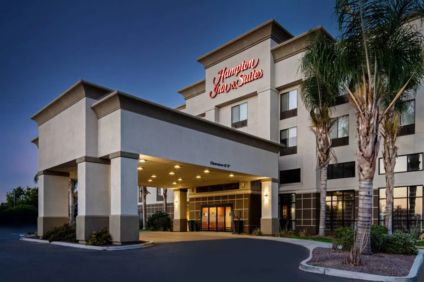 Hampton Inn & Suites Bakersfield/Hwy 58, CA EXTERIOR