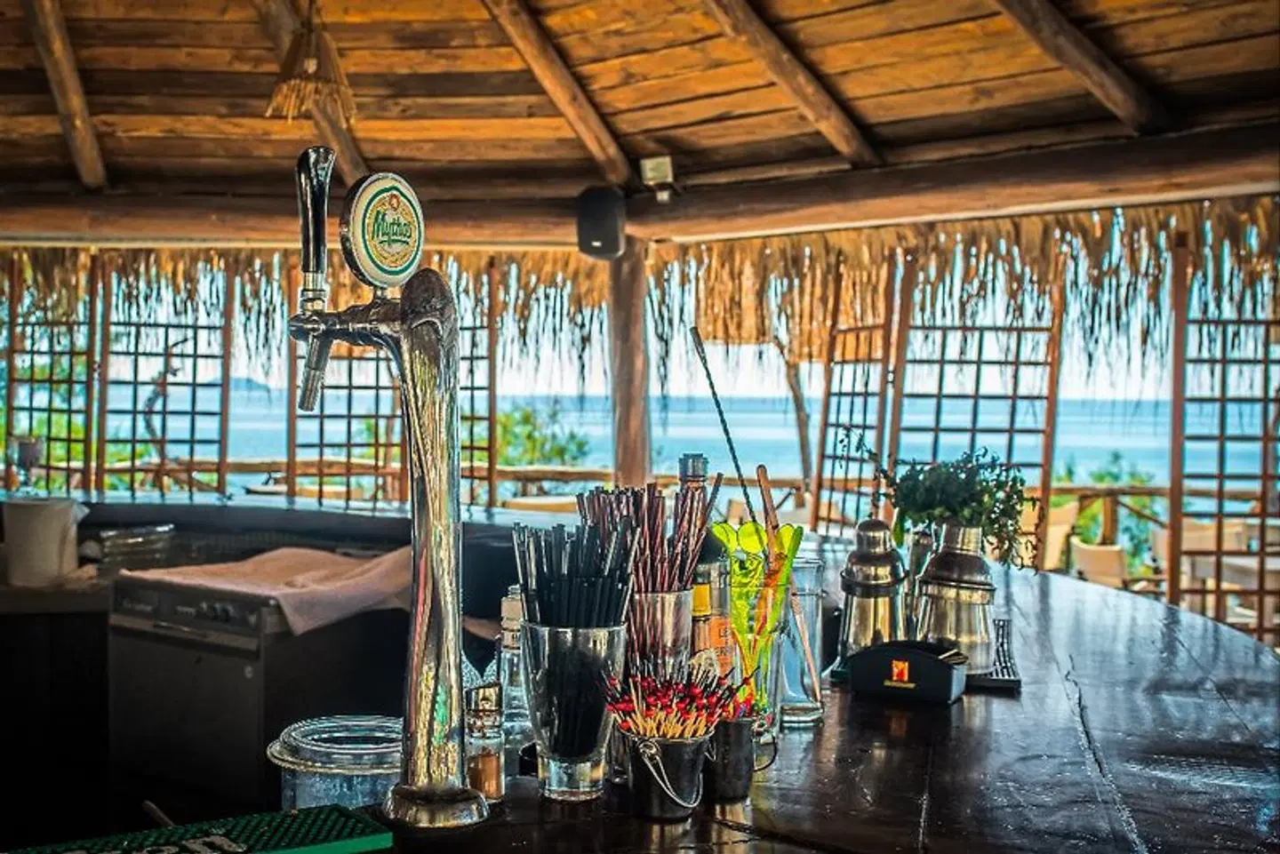 Gloria Maris Hotel Suites and Villa Bar