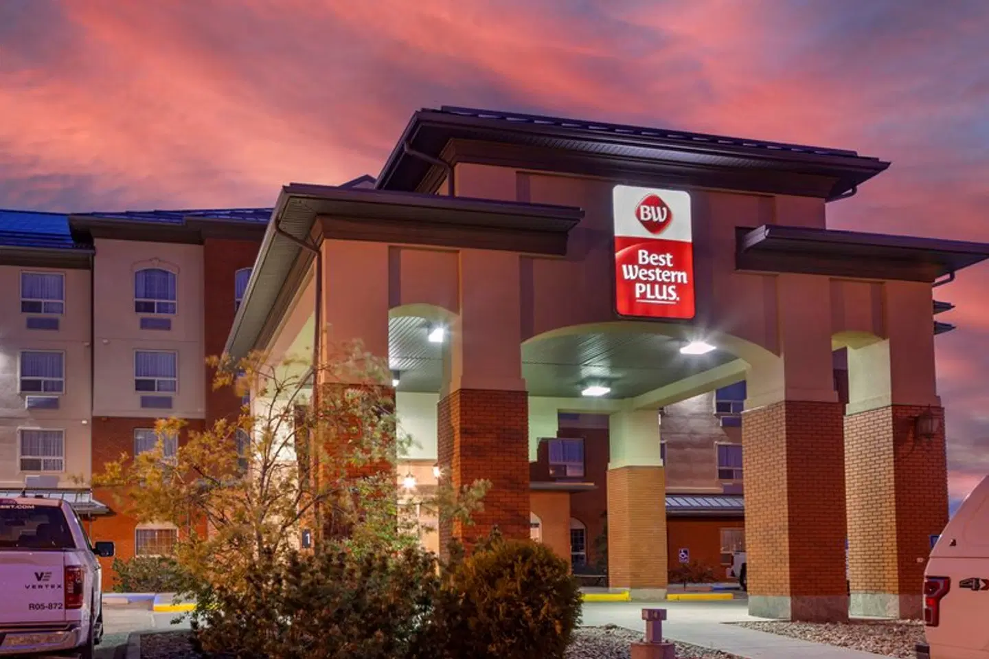 Best Western Plus Meridian EXTERIOR