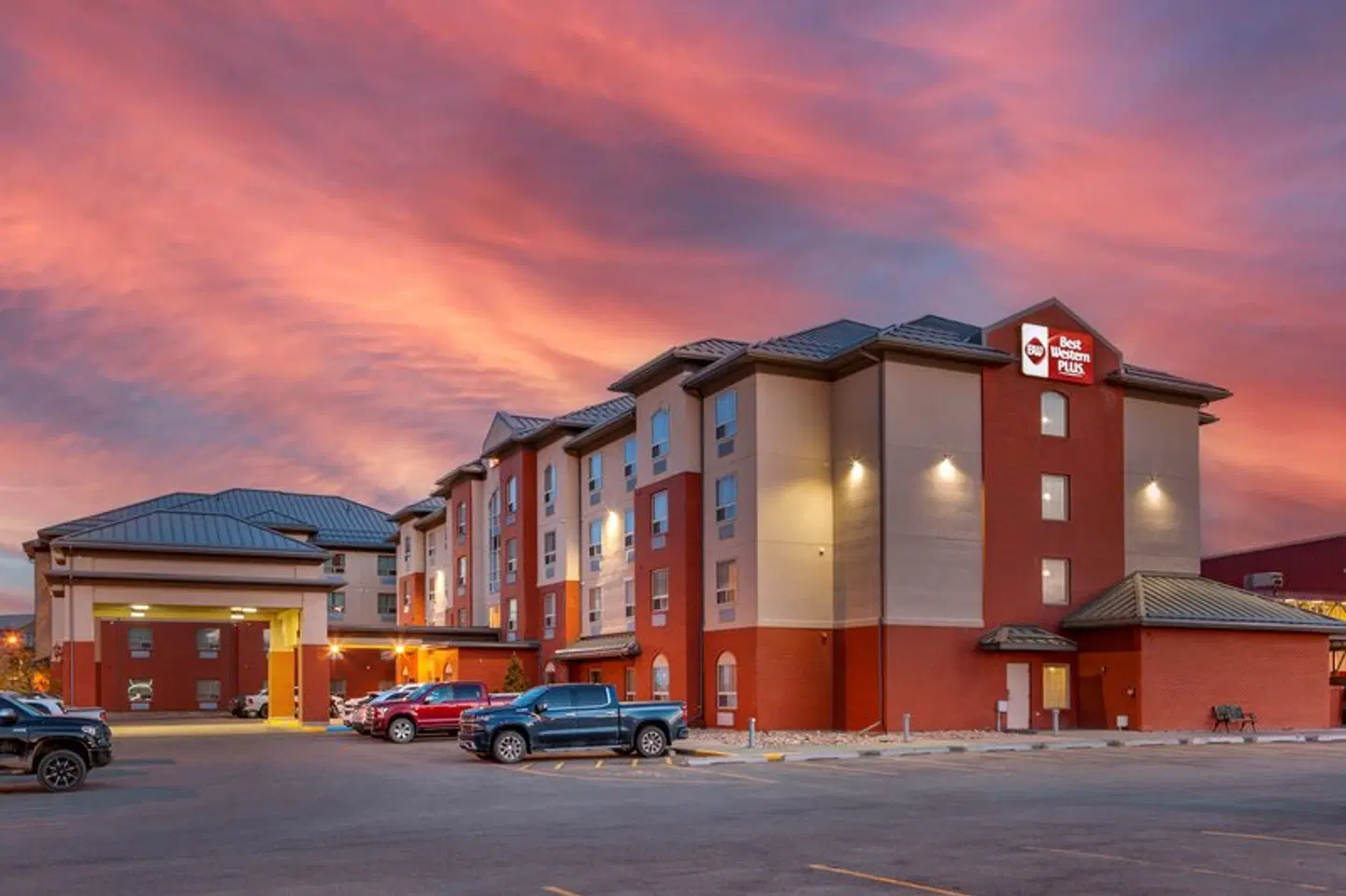 Best Western Plus Meridian EXTERIOR