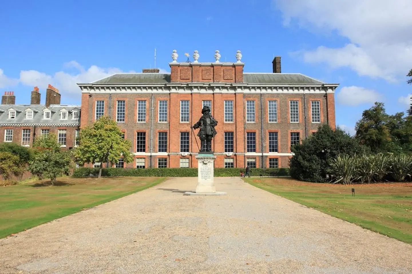 London Elizabeth EXTERIOR