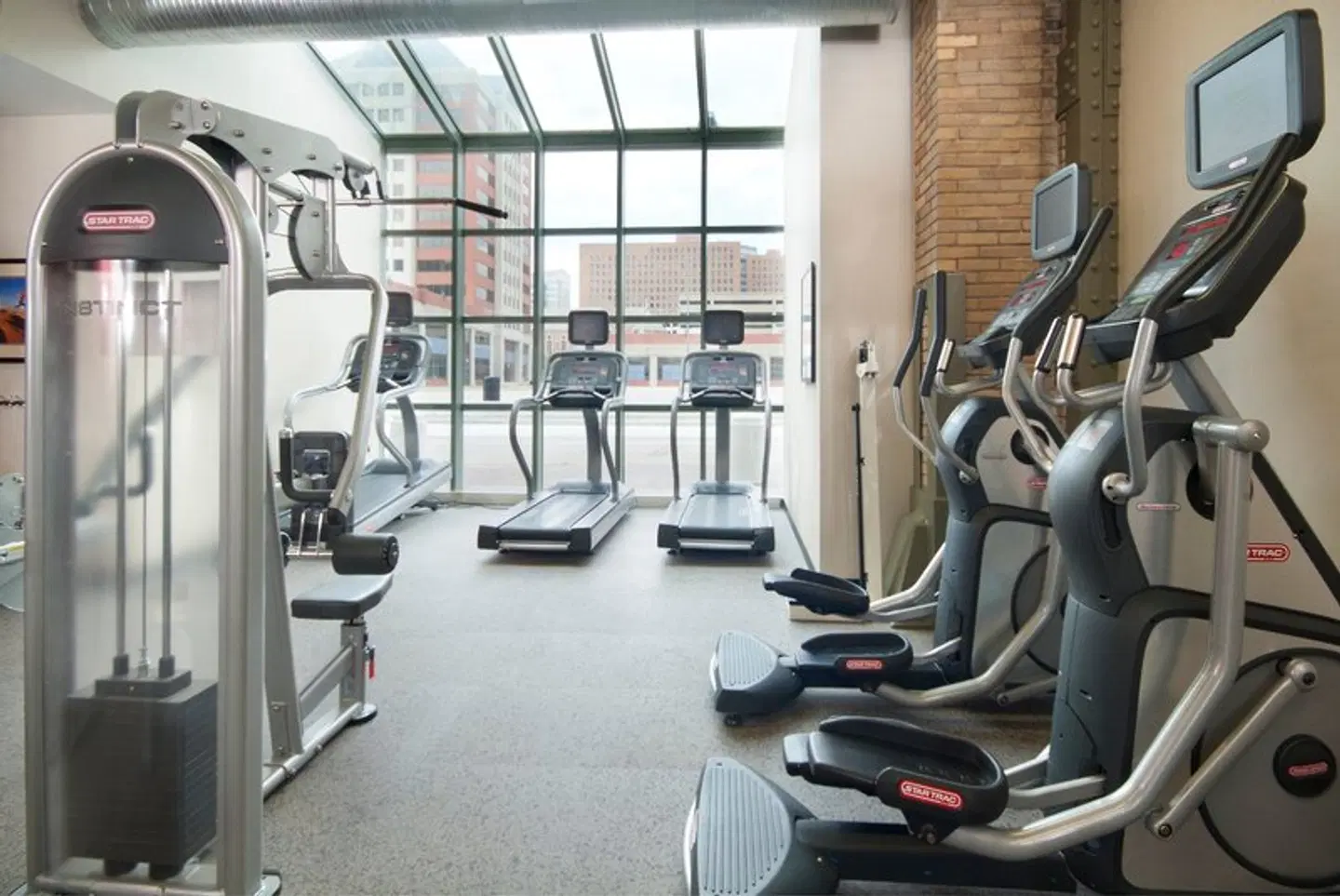 Crowne Plaza Indianapolis Downtown Union Station by IHG SPORTS_AND_LEISURE