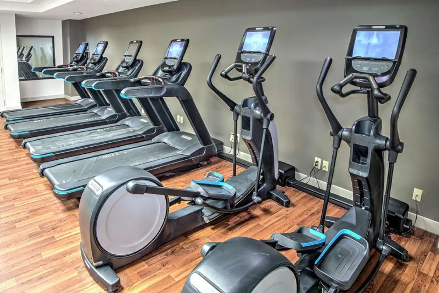 Embassy Suites by Hilton Indianapolis North SPORTS_AND_LEISURE