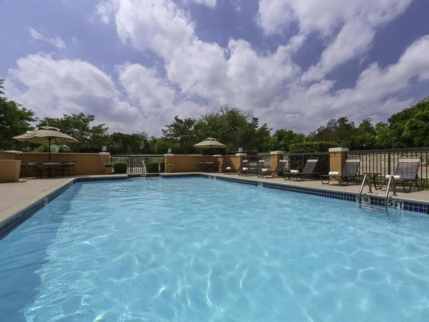 Hyatt Place Ontario/Rancho Cucamonga OUTDOOR_POOL