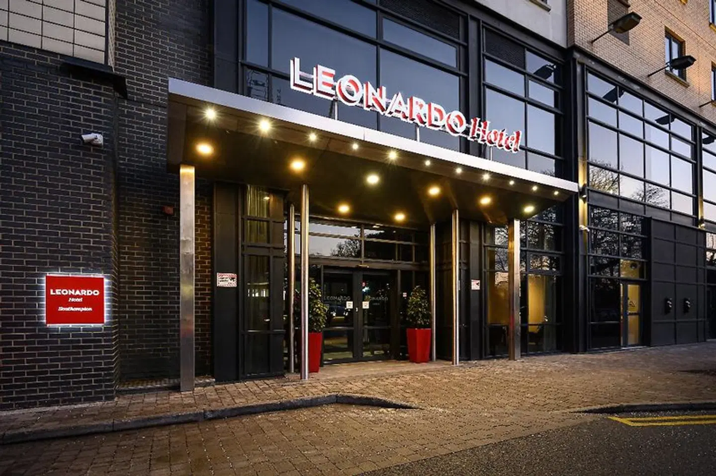 Leonardo Hotel Southampton EXTERIOR