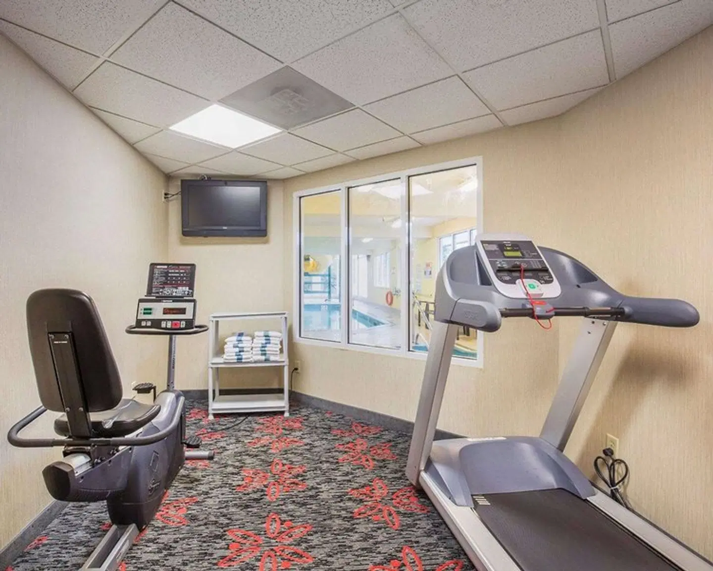 Comfort Inn & Suites University SPORTS_AND_LEISURE