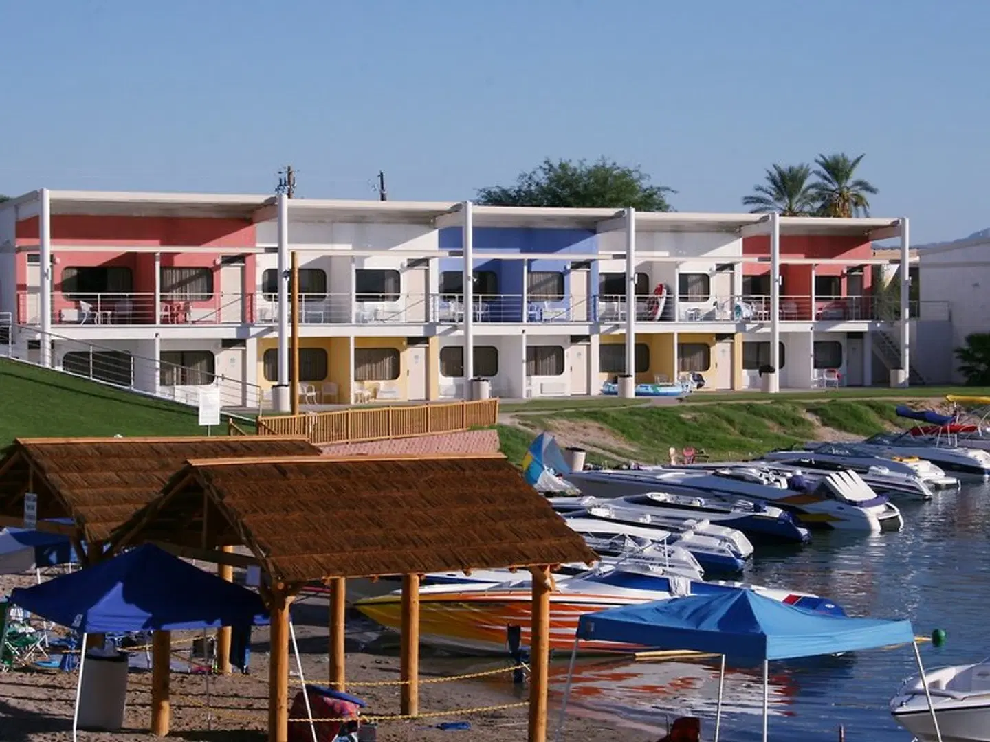 The Nautical Beachfront Resort EXTERIOR